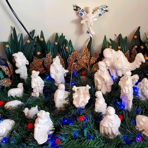 18 piece  Nativity Set